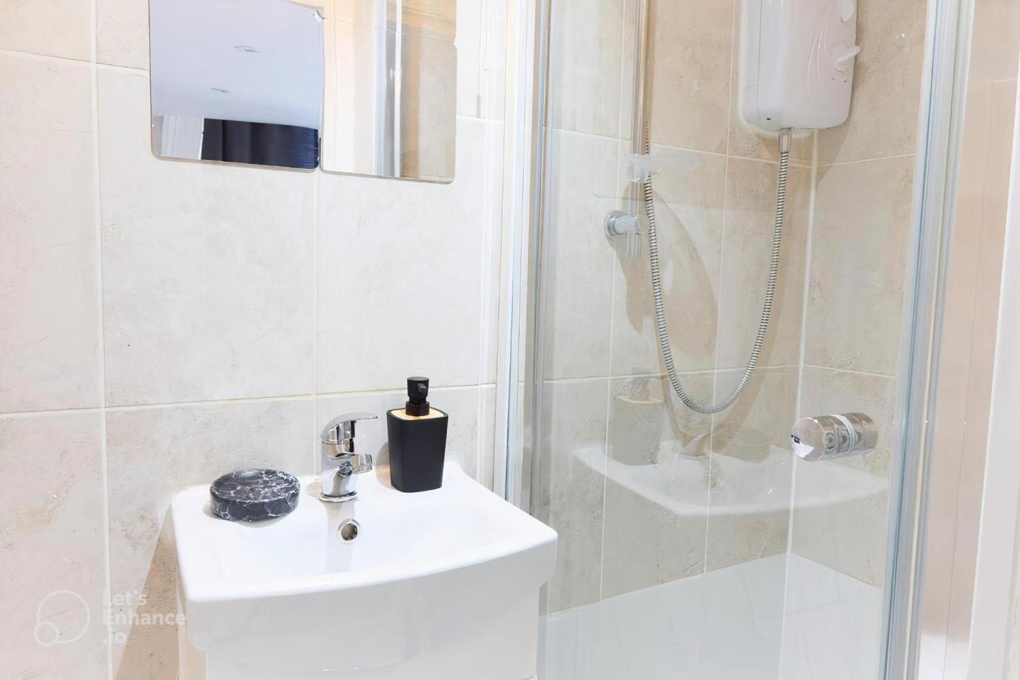 런던 Chic Bayswater Luxury Retreat 아파트 외부 사진